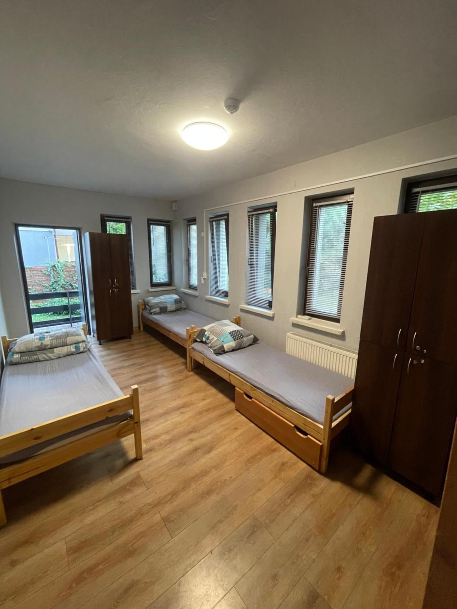 Dom U Dorogi Hostel Ozarow Mazowiecki Buitenkant foto
