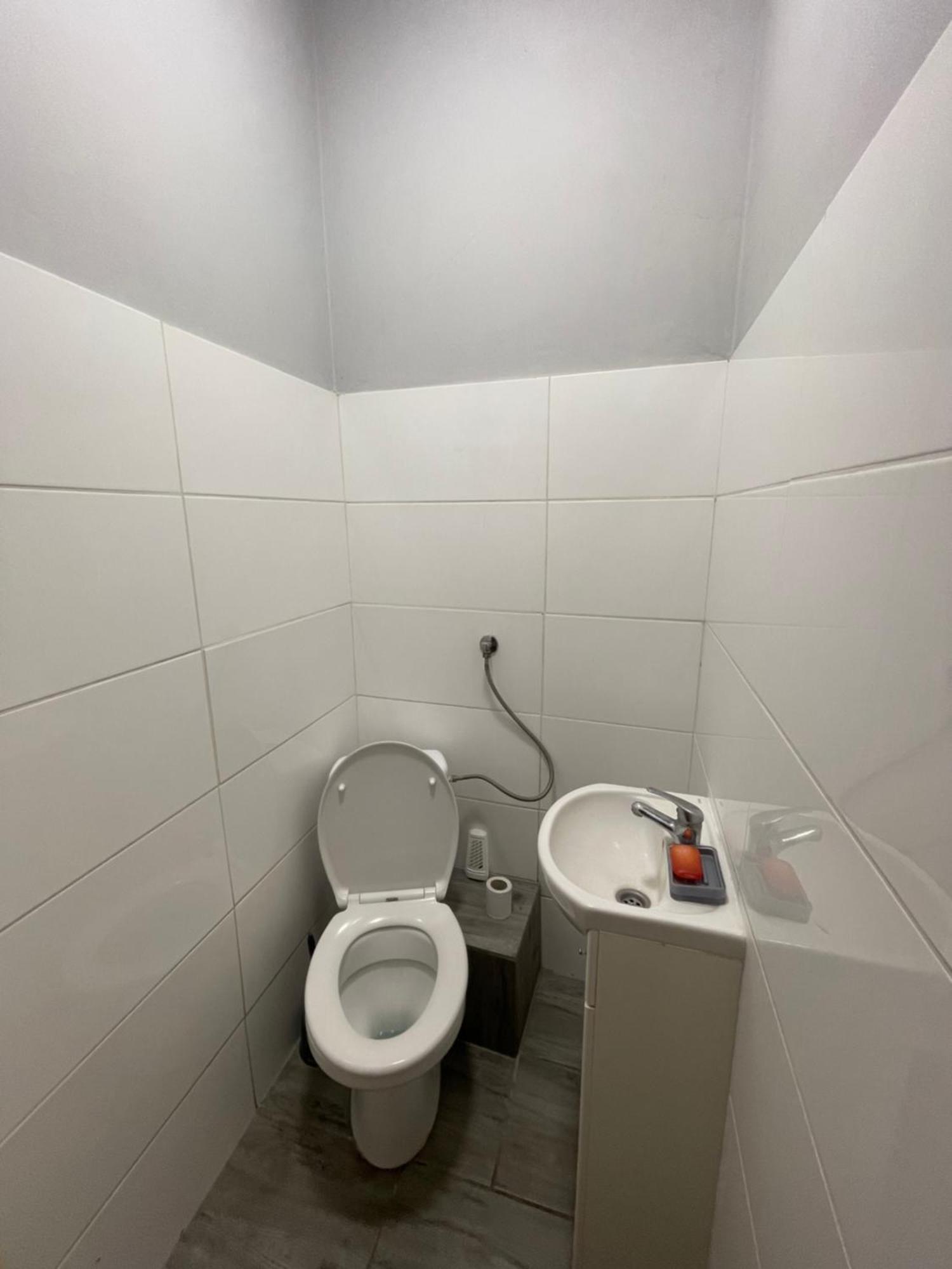 Dom U Dorogi Hostel Ozarow Mazowiecki Buitenkant foto