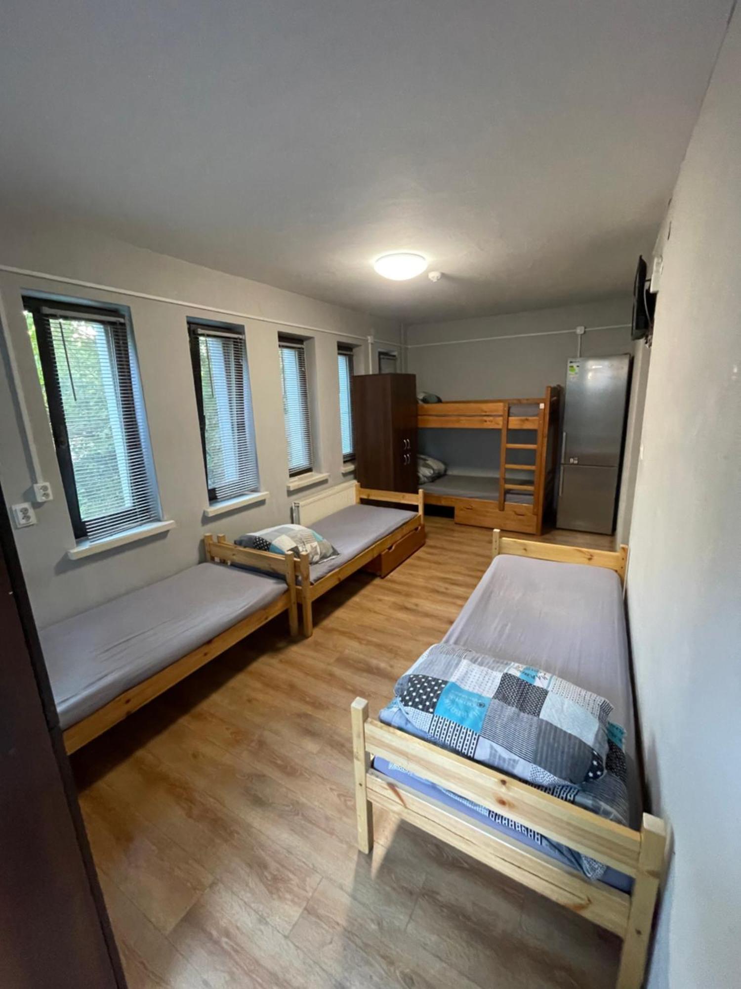 Dom U Dorogi Hostel Ozarow Mazowiecki Buitenkant foto